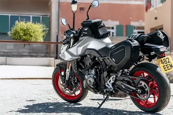 SUZUKI GSX-8S