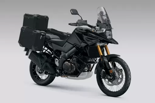 v-strom-1050de-tour-blk-r34-blk-2.webp