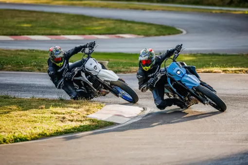 suzuki-nov24-drz4pair-gallery3.jpg