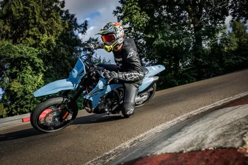 suzuki-nov24-drz4pair-gallery2.jpg